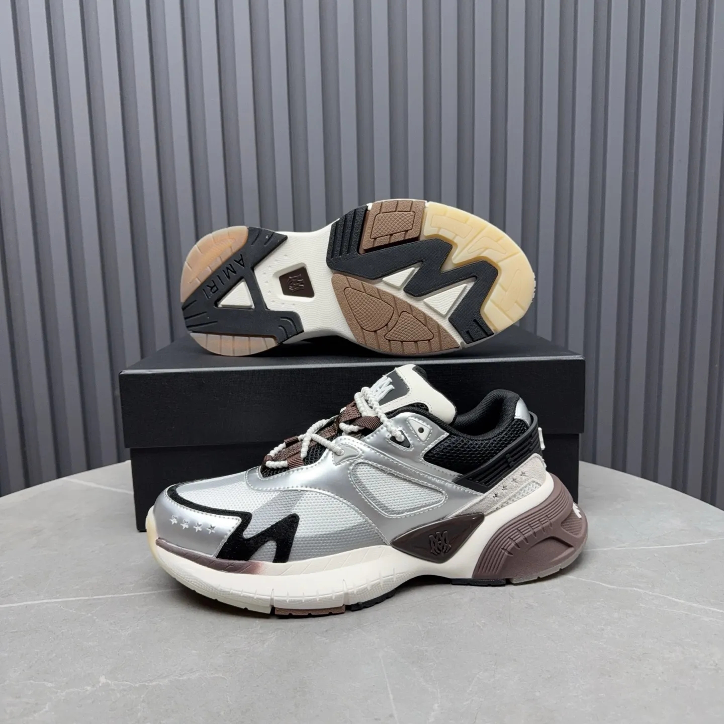 [AMIRI Amir] P: 760💰Size for couples: Female 35-40; Male 39-44; (Customized at 45.46) AMIRI Amir New Autumn and Winter Products New Autumn Latest Catwalk Couple Color Block Bread Casual Sports Shoes Series 〰 Casual fashion style full of details New generation of bone shoes popular classic upgrades Super comfortable and super popular! AUTRY is an exclusive version of AUTRY couple casual shoes from a high street brand in Los Angeles. Many celebrity Internet celebrities have the same style. Chinese new rapper Xiaobai Gali, Wang Yibo, Yang Mi and other Internet celebrity bloggers are competing for their feet. The three-dimensional molded metal logo on the side of the AJ1 shoe is on par with Nike's popular Fog. The heroic value instantly has a bit of punk rock flavor, all showing fashion sense and street style... ▪ Upper: original custom-made cowhide + original custom-made breathable mesh ▪Inner lining: original customized breathable mesh ▪Outsole: original molded two-color TPU rubber combination outsole.